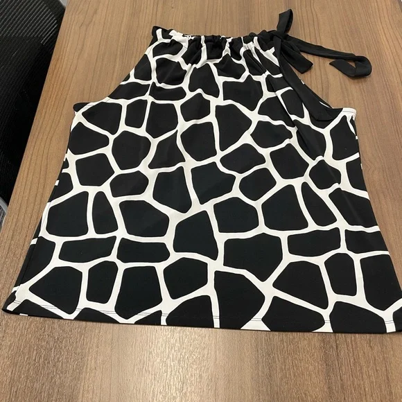 Women’s Michael Kors Black and White Giraffe Print Halter Neckline Top size XL - Picture 3 of 7